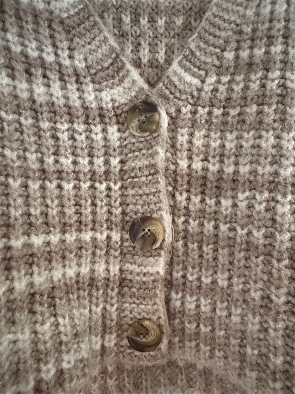 Urban Outfitters Beige and Cream Cropped V-Neck Cardigan - Picture 2 of 4